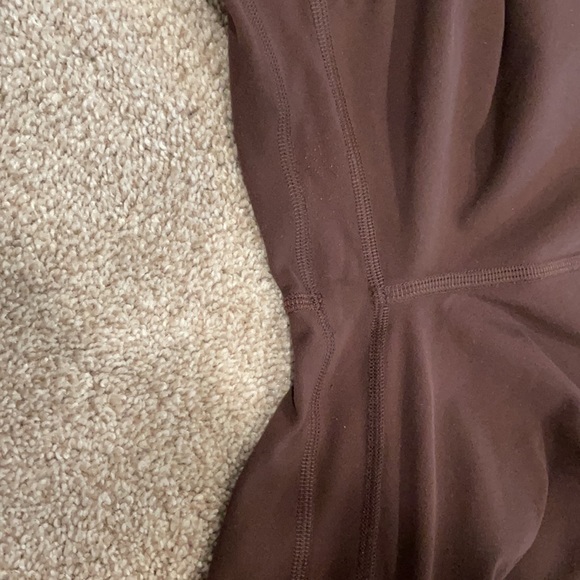 Hi rise align crop 21’ gold - Picture 6 of 6